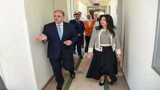 رئيس هيئة الدواء المصرية يزور مستشفى أهل مصر للحروق