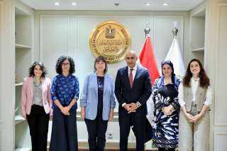 رئيس الوزراء يجتمع مع أعضاء اللجنة الاستشارية للتنمية العمرانية وتصدير العقار