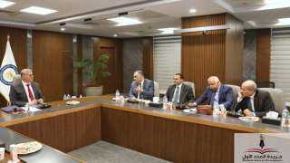 وزير البترول يلتقي بمجموعة من كبار كتاب الصحافة المصرية ورؤساء التحرير وخبراء الاقتصاد والبترول
