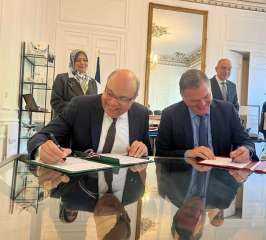 وزير الطيران المدني المصري ووزير النقل الفرنسي يوقعان  اتفاقية ترتيبات  فنية لتعزيز التعاون في مجالات الطيران المدني المختلفه
