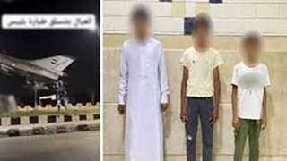 كشف ملابسات مقطع فيديو تضمن قيام بعض الصبية بتسلق طيارة هيكلية بالشرقية.. وضبط مرتكبى الواقعة
