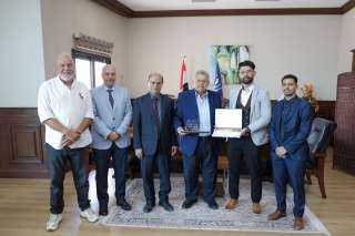 رئيس جامعة بدر يستقبل وفد طلاب جامعة الجزائر 2 لتسلم جائزة أفضل سيناريو عن فيلم ”زهرة”