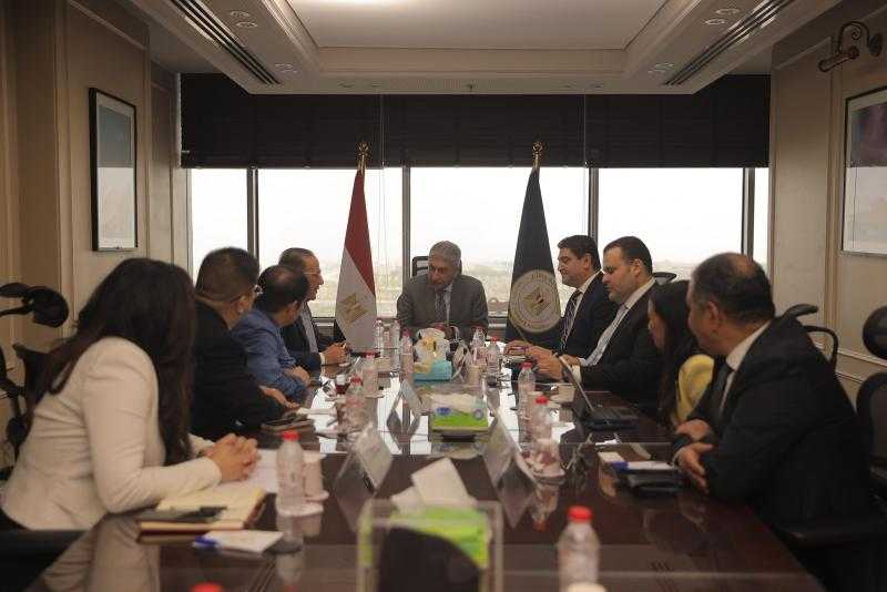 وزير السياحة يبحث مع أحد الشركات الصينية الرائدة في مجال البواخر السياحية سبل تطوير منتج السياحة النيلية في مصر