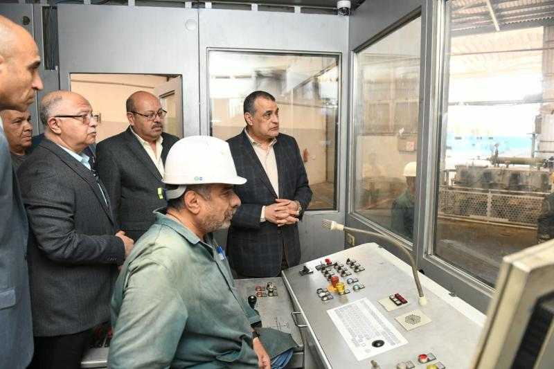 وزير الإنتاج الحربي يطمئن على سير العملية الإنتاجية خلال مرور مفاجيء على شركة حلوان للصناعات الهندسية