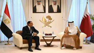رئيس الوزراء يبحث مع نظيره القطري دعم الاستثمارات المشتركة