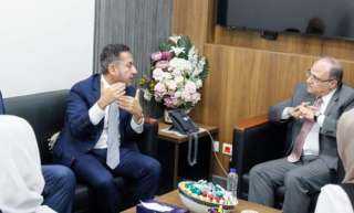 هيئة الدواء تبحث مع ”هاليون” العالمية آليات التوسع فى التصنيع المحلي وتعزيز التصدير