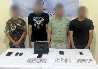 ضبط 4 أشخاص بالمنيا لقيامهم بالنصب والإحتيال على المواطنين والإستيلاء على بيانات بطاقات الدفع الإلكترونى الخاصة بهم