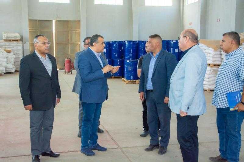 وزير الدولة للإنتاج الحربي يتفقد خطوط الإنتاج بشركة هليوبوليس للصناعات الكيماوية ( مصنع 81 الحربى )