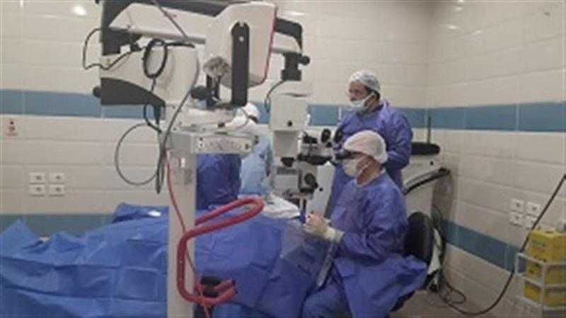 الصحة: خبير مصري عالمي في علاج الجلوكوما يجري 6 جراحات دقيقة «مجانا» بمستشفى عيون دمنهور