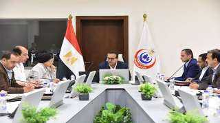 وزير الصحة يناقش عددًا من الإجراءات لتعزيز جودة الخدمات الصحية المقدمة للمواطنين