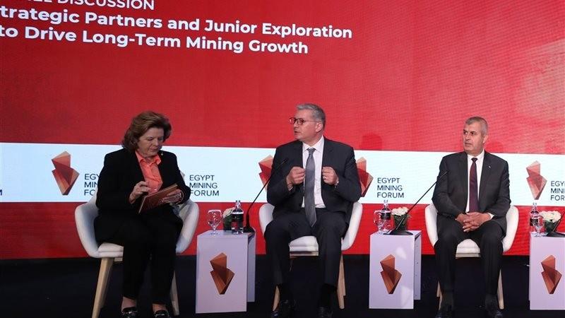 وزير البترول يشارك في الجلسة الوزارية التي أقيمت تحت عنوان ”جذب الشركاء الاستراتيجيين وشركات التنقيب الناشئة لتحفيز نمو قطاع التعدين على المدى البعيد”