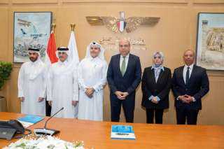 وزير الطيران المدني يستقبل وفدًا قطريًا رفيع المستوى ويعلن عن مشروع مشترك لتطوير المسارات الجوية