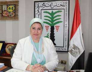 رئيسة المجلس القومي للطفولة تتلقى تقريرًا عن أداء عمل خط نجدة الطفل 16000