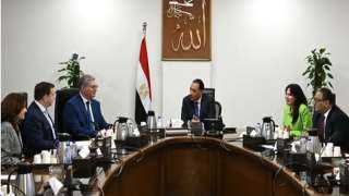 رئيس الوزراء يلتقي رئيس شركة ”شل العالمية لأنشطة الغاز المتكاملة”