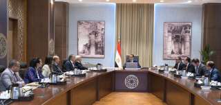 رئيس الوزراء يلتقي أعضاء اللجنة الاستشارية للشئون السياسية