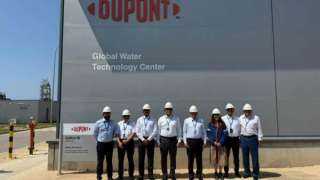وزير الإسكان يصل مدينة برشلونة الإسبانية ويلتقي مسئولي شركتي (DUPONT) و(IETOS)