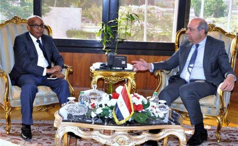 وزير الطيران المدني يبحث مع وفد شركة بوينج العالمية آفاق جديدة من التعاون  فى مجال النقل الجوى وتحديث أسطول الشركة الوطنية