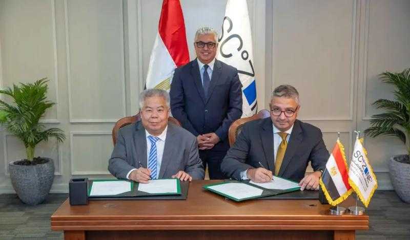 رئيس اقتصادية قناة السويس يوقع مشروع ”جيانغسو زيونج” الصينية لإنتاج الأرضيات وألواح الجدران بالمنطقة الصناعية بالسخنة