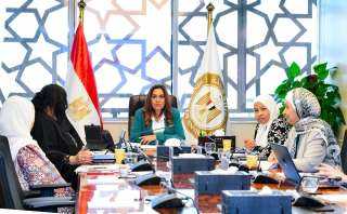 وزيرة التنمية تعقد اجتماعًا مع قطاع الإدارة البيئية لبحث منظومة تقييم الأثر البيئي للمشروعات