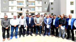 وزير الإسكان يتفقد المركز التكنولوجي لخدمة المواطنين بالعبور الجديدة ويتابع موقف مشروعي ”ديارنا” و”سكن لكل المصريين”