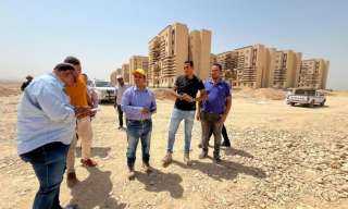 وزير الإسكان يتابع موقف المشروعات السكنية والمرافق والخدمات بمدينة قنا الجديدة