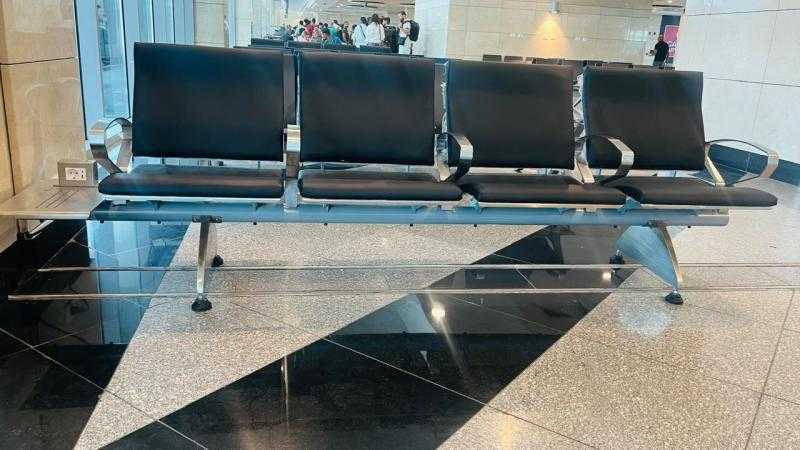 تحديث صالات مطار القاهرة الدولي بـ 1000 كرسي مزود بخدمة USB
