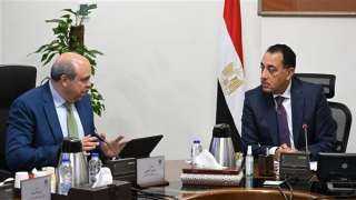 رئيس الوزراء يتابع الموقف التنفيذي لمشروع ”مبنى 4” بمطار القاهرة الدولي