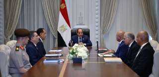 الرئيس السيسي يجتمع مع رئيس الوزراء ووزير الصناعة والنقل