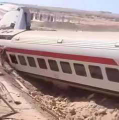 3 وفيات و55 مصابًا في انقلاب قطار سكة حديد بمطروح