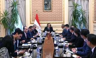 رئيس الوزراء يلتقي رئيس شركة ”إيليت سولار” الصينية المُصنعة لمكونات محطات الطاقة الشمسية والرياح