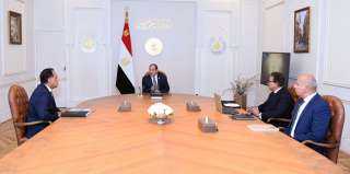 الرئيس السيسي يجتمع مع وزير الصحة والسكان