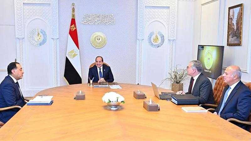 الرئيس السيسي يجتمع برئيس الوزراء ووزير البترول