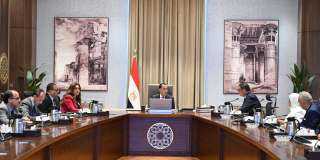 رئيس الوزراء يستعرض الإجراءات المقترحة للتعامل مع انهيار عدد من العقارات