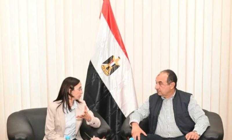 وزير قطاع الأعمال يلتقي محافظ البحيرة في مستهل زيارته لشركة مصر للغزل والنسيج وصباغي البيضا بكفر الدوار