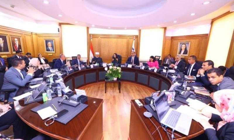 وزيرة التضامن الاجتماعي تترأس اجتماع مجلس إدارة بنك ناصر الاجتماعي بعد إعادة تشكيله