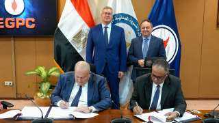 البترول توقع 3 اتفاقيات جديدة للبحث عن البترول والغاز في الصحراء الغربية وخليج السويس وشمال سيناء