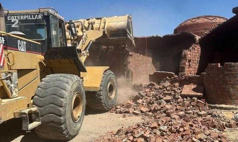 وزير الإسكان يُصدر قرارين لإزالة التعديات والمخالفات بمدينتي الشيخ زايد والفيوم الجديدة