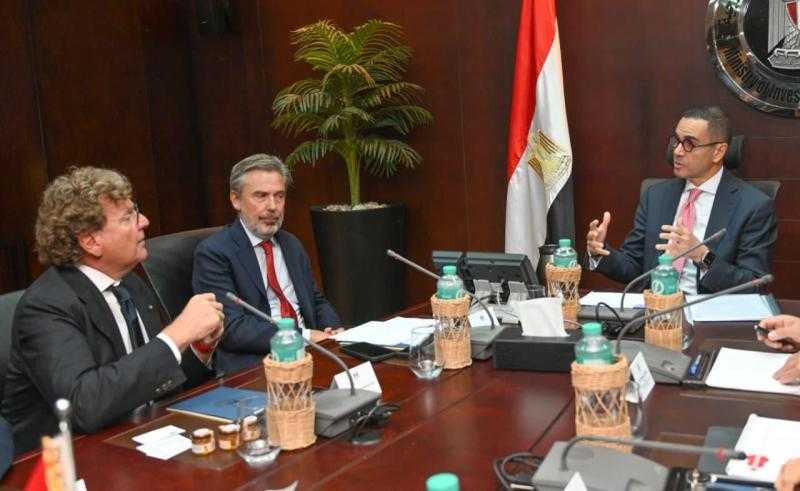 وزير الاستثمار يلتقى السفير الإيطالي بالقاهرة ووفد شركة تكنوكاب لبحث سبل تعزيز التعاون المشترك