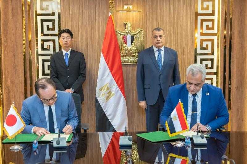 وزير الإنتاج الحربى يشهد مراسم توقيع مذكرة تفاهم مع شركة ميزوها اليابانية لتصنيع محطات توليد المياه من الهواء