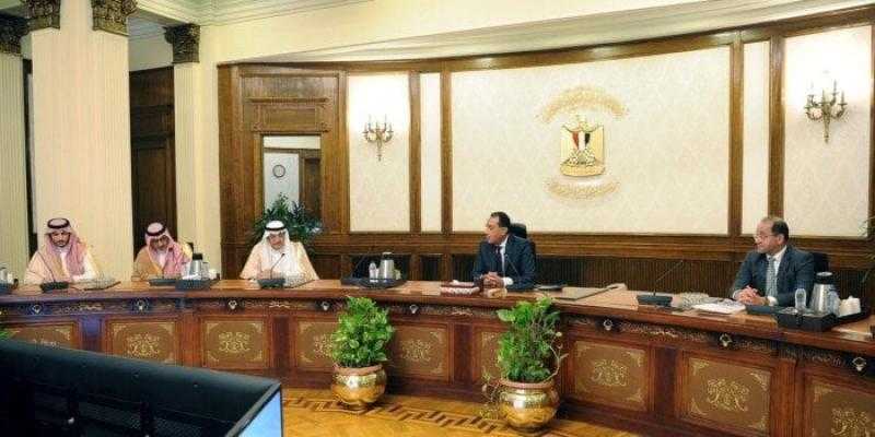 رئيس الوزراء يناقش مع وزير الدولة السعودى حزمة استثمارات سعودية فى مصر