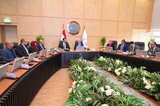 وزير الصناعة والنقل يبحث مع وزير الإسكان موقف ترفيق المناطق الصناعية