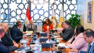 وزيرة التنمية تجتمع مع محافظ القاهرة لبحث سبل وإجراءات النقل الآمن لمجزر البساتين إلى ١٥ مايو