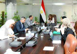 وزيرة التنمية تواصل متابعة ملفات العمل البيئي وتلتقي أعضاء لجنة الاستثمار بالمحميات الطبيعية