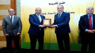 وزير قطاع الأعمال يشهد تكريم عدد من الشركات المصرية المشاركة في أعمال صيانة بشركة ”كيما”