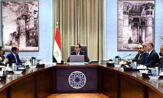 رئيس الوزراء يستعرض جهود تجهيز الشركات الحكومية للطرح وسُبل تنشيط البورصة المصرية