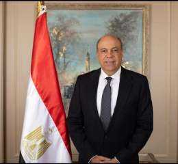 وزير الطيران المدني يهنئ الدكتور خالد العناني لفوزه بمنصب المدير العام لليونسكو