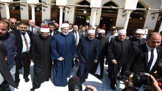 الإمام الأكبر يصل الجامع الأزهر لأداء صلاة الجنازة على الدكتور أحمد عمر هاشم