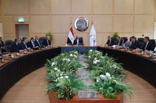 وزير النقل يبحث مع مصنعي الأسمنت استمرار تراجع الأسعار وزيادة القدرات الإنتاجية وتشغيل الخطوط المتوقفة