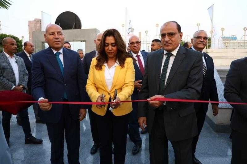 وزيرة التنمية المحلية ومستشار رئيس الجمهورية ومحافظ القاهرة يفتتحون أعمال تطوير حديقة المسلة بالزمالك