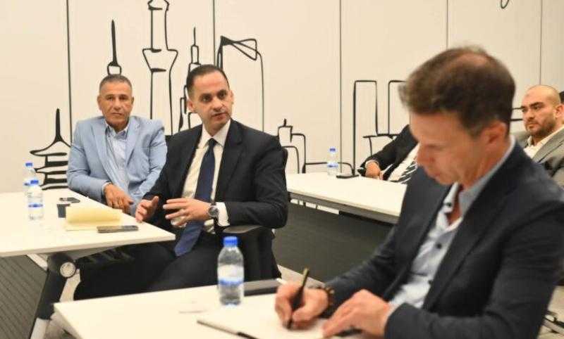 نائب وزير الصحة يلتقي ممثلي “إبسون” على هامش “جيتكس جلوبال 2025” لبحث التعاون في التحول الرقمي